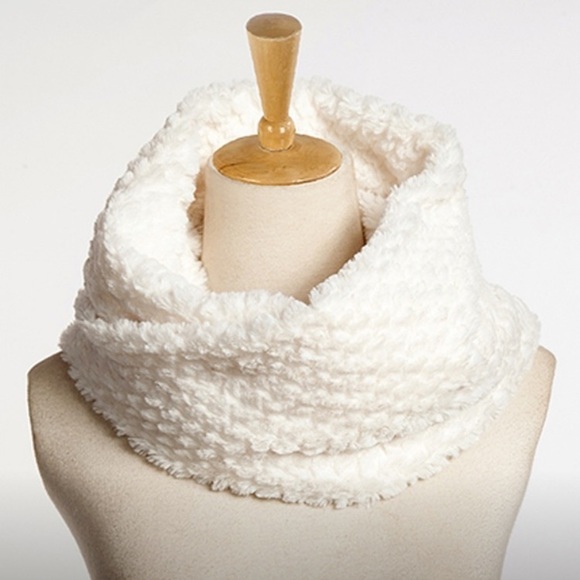 Accessories - New! White Infinity Scarf